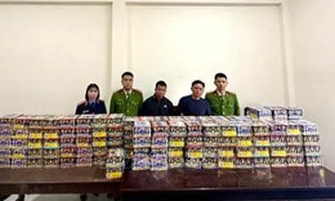 Triệt phá đường dây mua bán trái phép hàng cấm