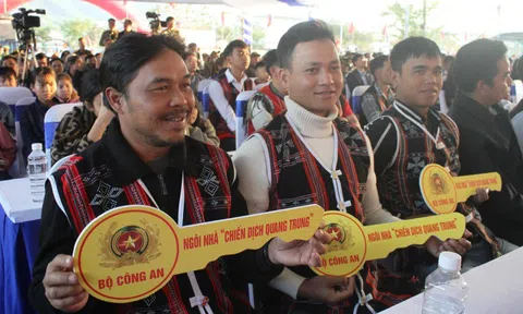 Bộ Công an tổng kết 'Chiến dịch Quang Trung': Thần tốc dựng lại 419 mái ấm cho người dân vùng bão lũ