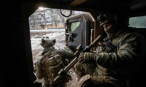 Ukraine nhận khoản viện trợ kỷ lục khi triển vọng hòa bình vẫn mờ nhạt