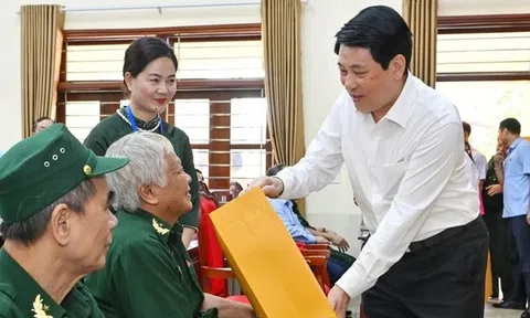 Bộ Nội vụ hướng dẫn tặng quà của Chủ tịch nước cho người có công dịp Tết Bính Ngọ 2026