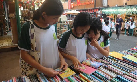 Đường sách và... đọc sách