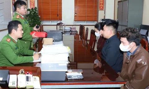 Tạm giữ 3 đối tượng làm giả hồ sơ tuyển dụng lao động