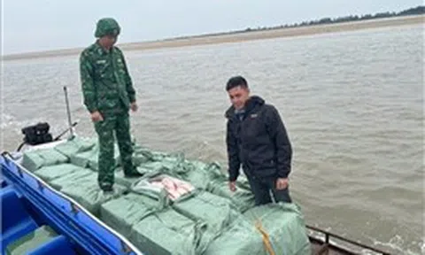 Thu giữ 1,2 tấn thịt vịt đông lạnh không rõ nguồn gốc