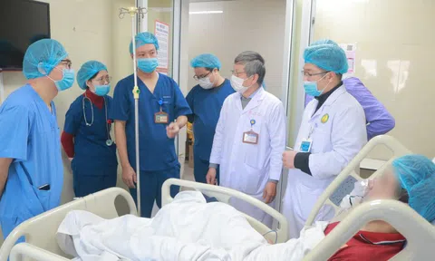 Cấp cứu kịp thời 15 nạn nhân vụ cháy nhà 3 tầng ở phường Nghĩa Đô, Hà Nội