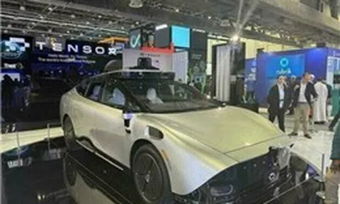 Ra mắt xe robot tự hành cá nhân đầu tiên trên thế giới