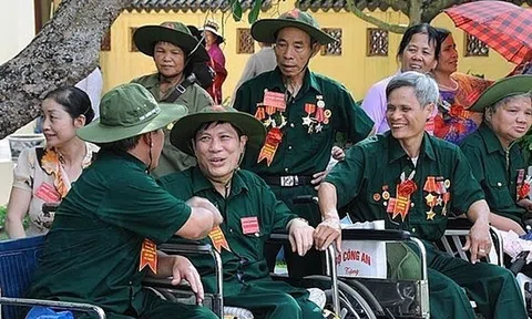 Giải ngân quà Tết: Vẫn còn vướng mắc ở khâu lập danh sách chi trả