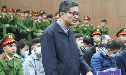 Cựu Cục trưởng khai "nhận hối lộ nhưng không tiếp tay cho hàng giả"