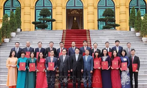 Chủ tịch nước Lương Cường trao quyết định bổ nhiệm Đại sứ Việt Nam tại nước ngoài