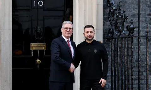 Một năm sau “cú hích” đảm bảo an ninh Anh dành cho Ukraine