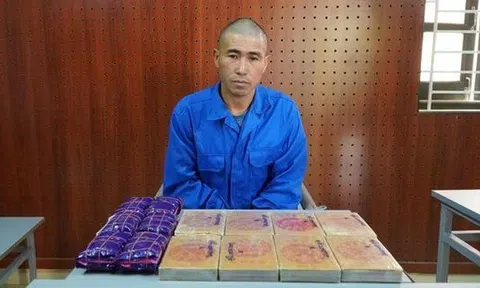 Bắt đối tượng vận chuyển trái phép 10 bánh ma túy