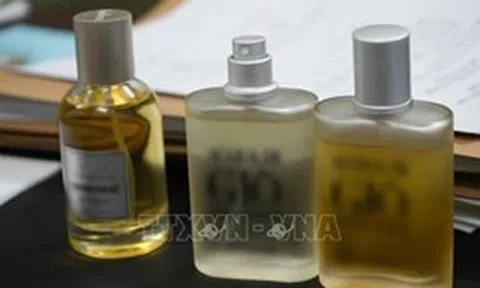 Triệt phá đường dây sản xuất, buôn bán nước hoa giả