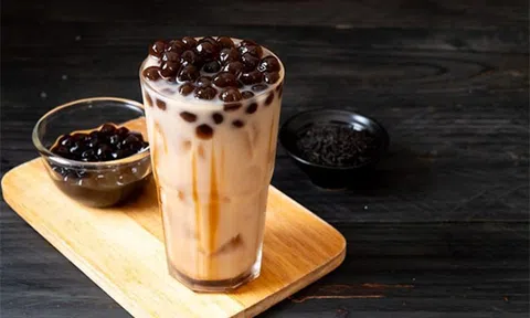 4 mẹ con nhập viện nghi do uống trà sữa pha thứ "cực độc"