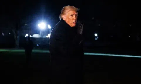 Gặp sự cố, chuyên cơ của ông Trump phải quay đầu giữa chừng trên đường đến Davos