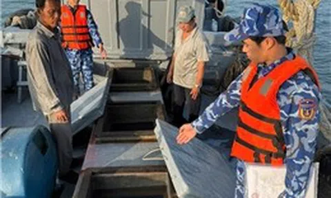 Cảnh sát biển tạm giữ tàu cá chở khoảng 40.000 lít dầu DO không rõ nguồn gốc