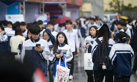 Tư vấn tuyển sinh 2026 đầu tiên diễn ra tại ĐH Vinh, quy tụ 100 gian tư vấn chọn ngành cho thí sinh