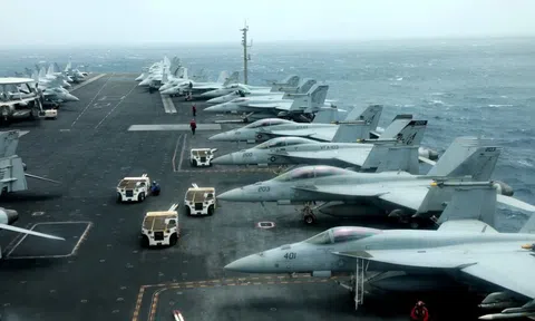 Iran cảnh báo ông Trump khi dàn khí tài Mỹ hướng về Trung Đông