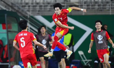 HLV Kim Sang Sik: "Tôi rất tự hào về cả đội và xin cảm ơn người hâm mộ Việt Nam"