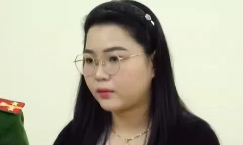 Bắt "nữ quái" mua nguyên liệu tự trộn mỹ phẩm giả bán ra thị trường