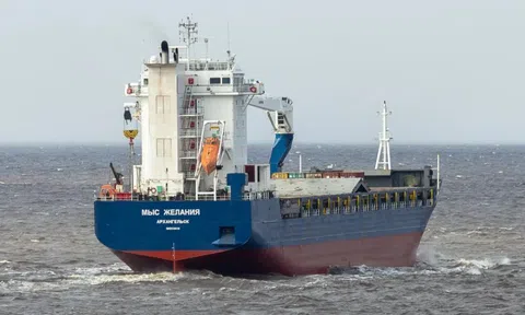 Tàu chở hàng quân sự Nga bị trừng phạt xuất hiện ở nơi không ngờ