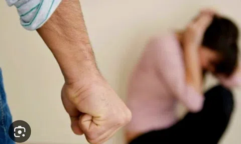 Vợ trình báo bị bạo lực gia đình, chồng bị xử phạt 7,5 triệu đồng