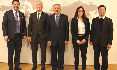 Thúc đẩy kết nối Trung tâm tài chính quốc tế Việt Nam với thế giới