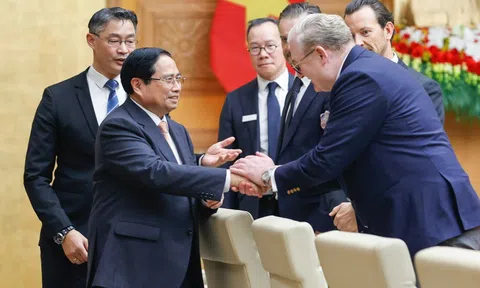 Thủ tướng Phạm Minh Chính làm việc với Đoàn doanh nghiệp Thuỵ Sĩ và châu Âu