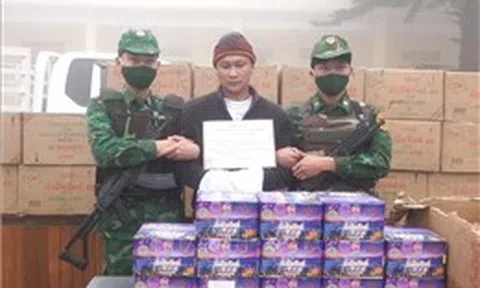 Bắt giữ đối tượng người Lào vận chuyển hơn 1 tấn pháo hoa nổ vào Việt Nam