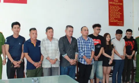 Nhóm người mang quan tài diễu phố để "tạo cú sốc" trước chợ Bến Thành sắp hầu tòa