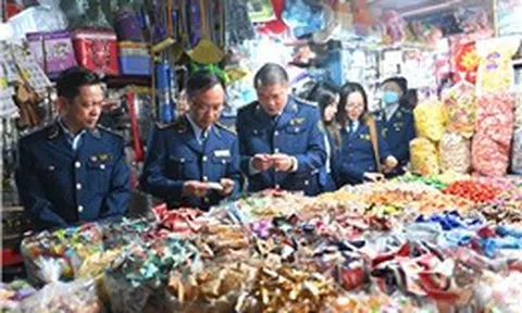 Kiểm tra công tác bình ổn thị trường tết Bính Ngọ 2026 tại Hà Nội