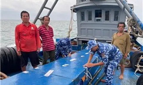 Tạm giữ tàu cá chở 50.000 lít dầu DO không rõ nguồn gốc