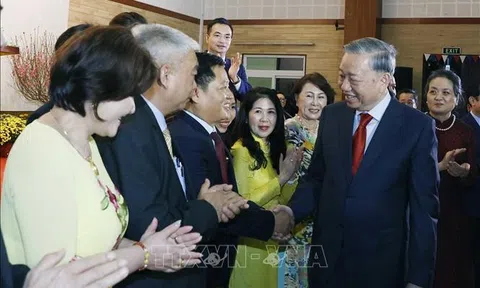 Tổng Bí thư Tô Lâm gặp gỡ cán bộ Đại sứ quán và cộng đồng người Việt tại Campuchia
