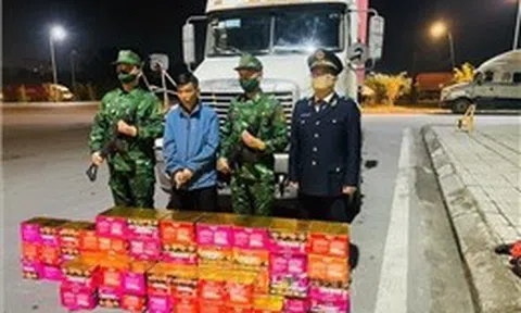 Bắt quả tang vụ vận chuyển trái phép 165 kg pháo hoa nổ xuyên biên giới
