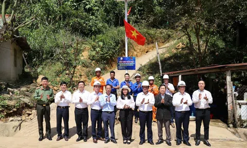 EVNCPC trao công trình điện thắp sáng vùng cao Trà Vân