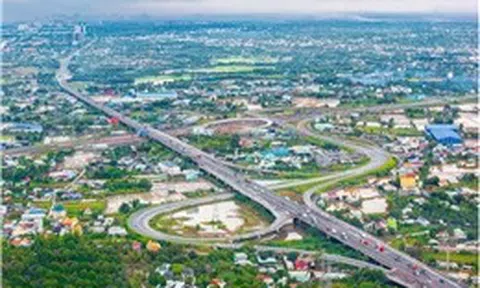 Cận cảnh tuyến cao tốc kết nối TP Hồ Chí Minh với các tỉnh miền Tây trước khi được mở rộng