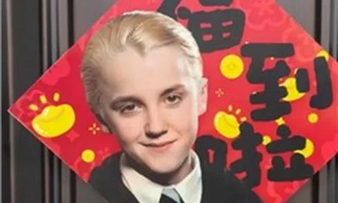 Nhân vật phản diện trong Harry Potter bất ngờ xuất hiện khắp Trung Quốc trước Tết Bính Ngọ
