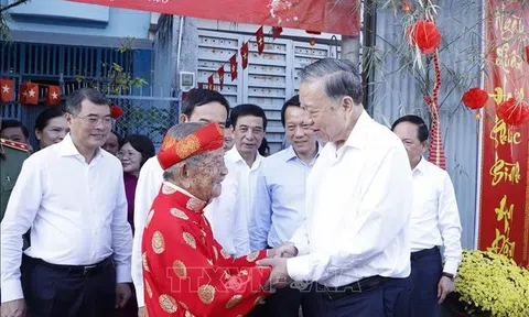 Tổng Bí thư Tô Lâm đến thăm, chúc Tết nhà nghiên cứu Nguyễn Đình Tư