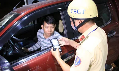 Uống vài chén rượu, bao lâu thì hết cồn để ra đường không lo "dính" phạt?