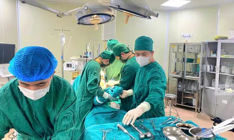 Ca mổ "đặc biệt" cứu cụ bà 101 tuổi bị gãy liên mấu chuyển xương đùi