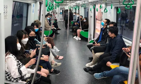 Hà Nội miễn phí đi tàu điện và xe buýt cho hành khách dịp Tết