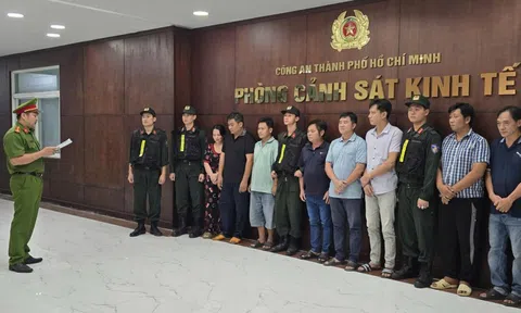 Khởi tố vụ án sản xuất xăng RON A95 giả