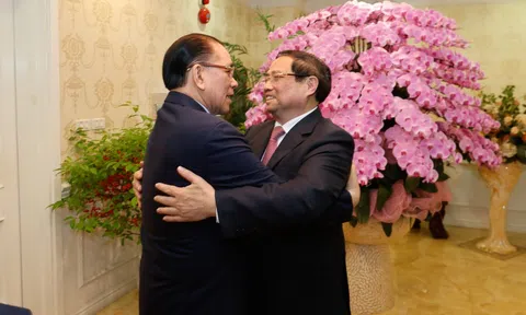 Thủ tướng Phạm Minh Chính thăm nguyên lãnh đạo Đảng, Nhà nước và dâng hương tưởng nhớ các đồng chí cố lãnh đạo