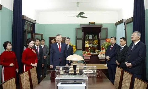 Tổng Bí thư Tô Lâm dâng hương tại Khu Di tích Hoàng thành Thăng Long và Di tích nhà 67