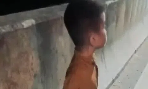 Bé trai 11 tuổi đi lạc trên cao tốc trong đêm giao thừa