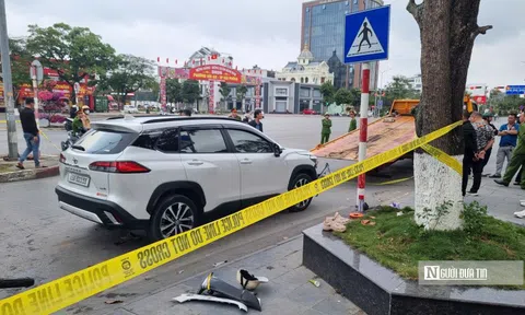 Hải Phòng: Ô tô đâm liên hoàn nhiều xe máy chờ đèn đỏ