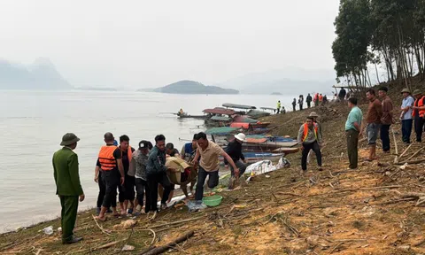 Tìm thấy toàn bộ nạn nhân thiệt mạng trong vụ lật tàu chở khách trên hồ Thác Bà