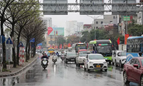 Sau kỳ nghỉ Tết kéo dài, Thủ đô nhộn nhịp đón dòng người quay trở lại