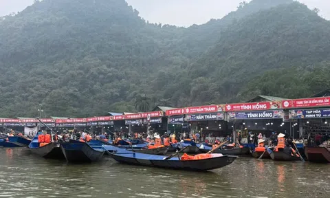 25.000 lượt du khách trẩy hội Chùa Hương 2 ngày đầu năm