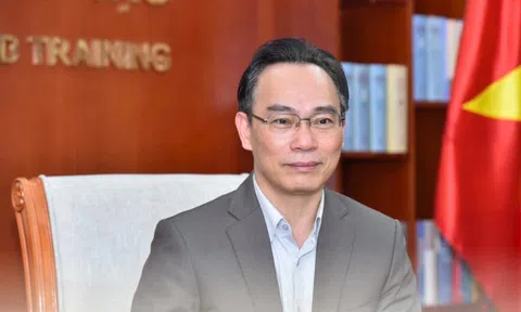 Chân dung quyền Bộ trưởng Bộ Giáo dục và Đào tạo Hoàng Minh Sơn