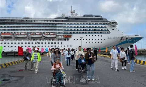 Huế, Đà Nẵng 'đón sóng' khách tàu biển, mở rộng dư địa tăng trưởng