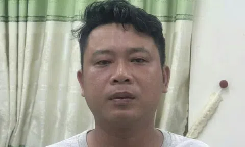 Bắt khẩn cấp người đàn ông kẹp cổ, đánh tài xế taxi công nghệ